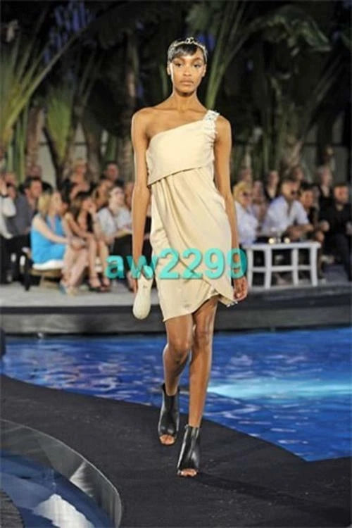 CHANEL $6780 NEW MOST WANTED 2009 CRYSTAL EMBELLISHED DRESS CREST LOGO 38 BEIGE