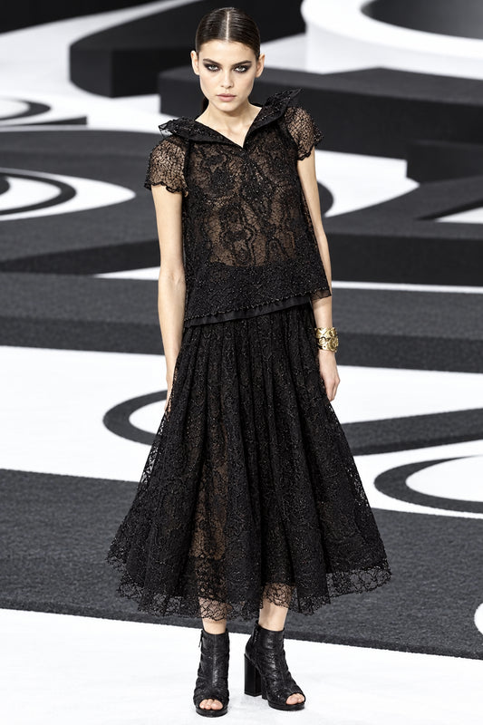 Chanel 11P $5,845 NWT Rare Embroidered Runway Crop Top Blouse Black New FR 36–38