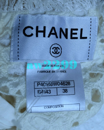 CHANEL 11C NEW MOST WANTED TWEED & EYELET CC LOGO RUNWAY MINI DRESS 38 CREME NEW