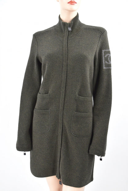 Chanel Logo Turn-Lock 100% Cashmere Sweater Jacket 36 Flawless Brown